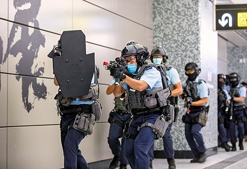 The Counter Terrorism Response Unit conducted a joint counter-terrorism exercise codenamed OCEANSHIELD with the Emergency Unit of Hong Kong Island and other police units on May 10 at Exhibition Centre MTR station.