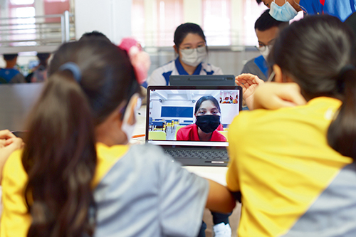 三十七間學校的學生參與「少年警訊 x 新加坡國家警團網上交流」，促進兩地青少年交流及擴闊視野。