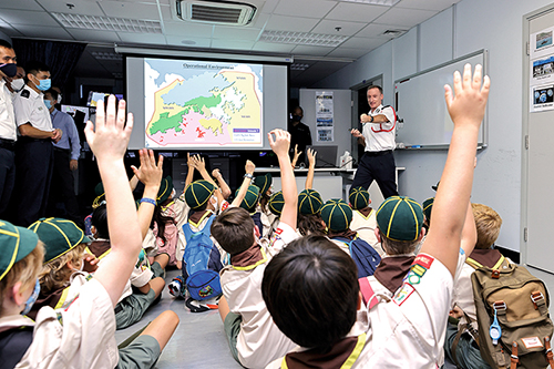 香港童軍總會的幼童軍參觀水警訓練學校。