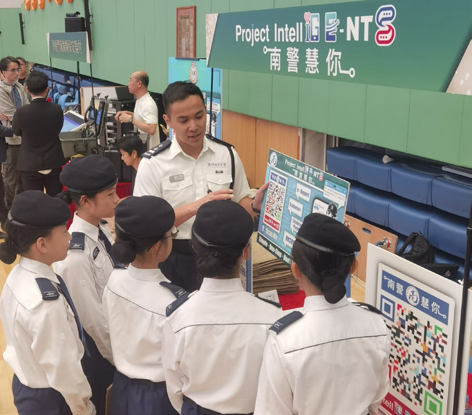 New Territories South Region launched Project IntelligENTS and held a promotion and sharing session in October to promote the brand new Hong Kong Police mobile application to the public.