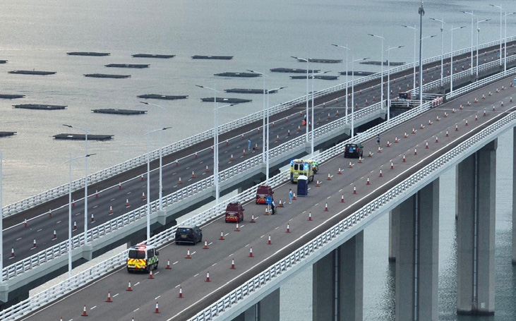 Officers from New Territories North Region performed duties along the Shenzhen Bay Bridge, ensuring that the marathon event of the 15th NG proceeded safely and smoothly.