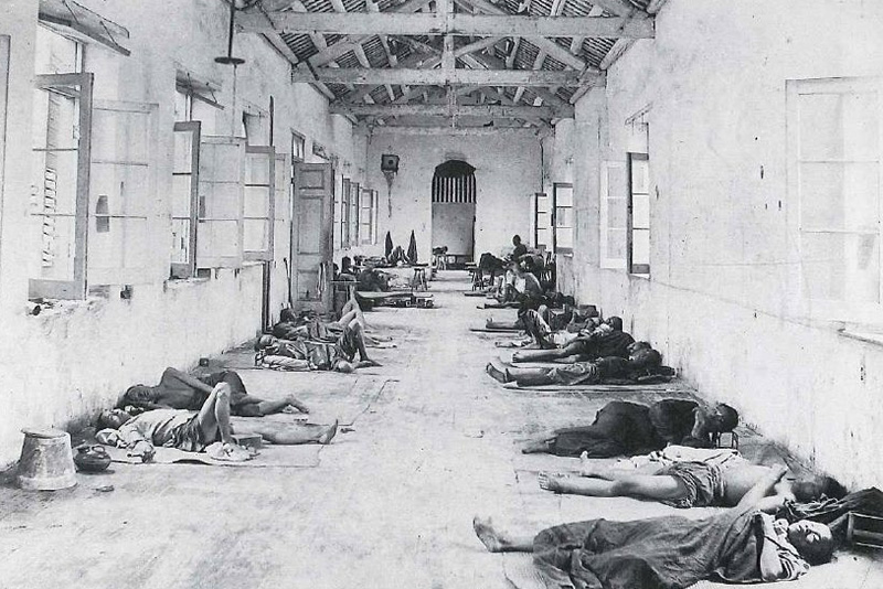 一间位于坚尼地城的玻璃厂曾被政府征用为临时医院，1894年。