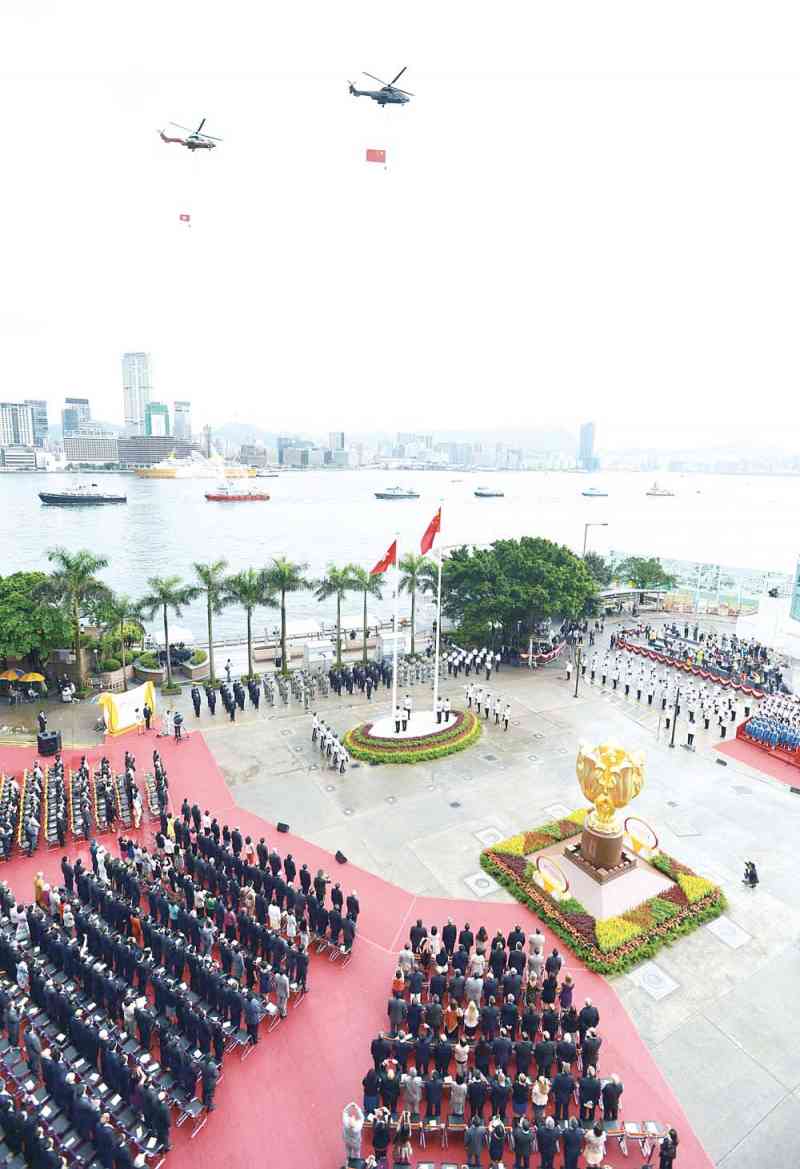 庆祝香港特别行政区成立十七周年升旗仪式。