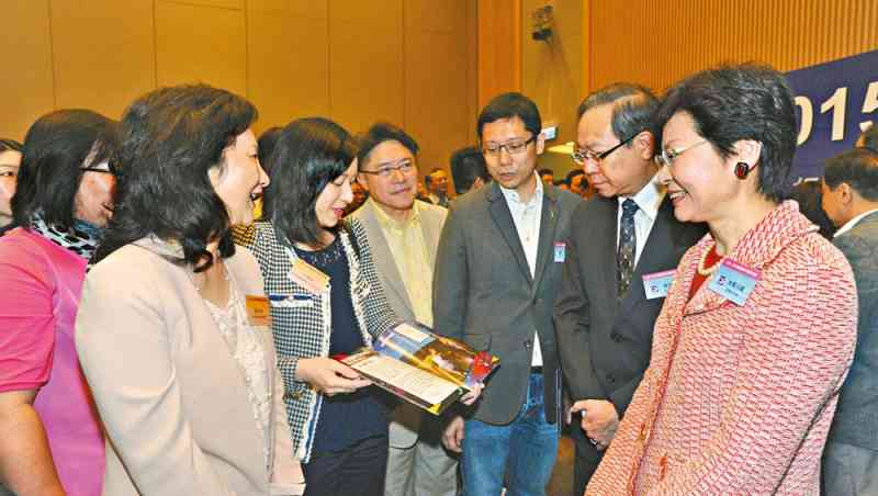 The Chief Secretary for Administration, Mrs Carrie Lam, meets many delegates to the Conference