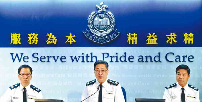 Mr Lo, flanked by Deputy Commissioner (Management) Chau Kwok-leung (right) and Deputy Commissioner (Operations) Wong Chi-hung, also answers many questions from media representatives