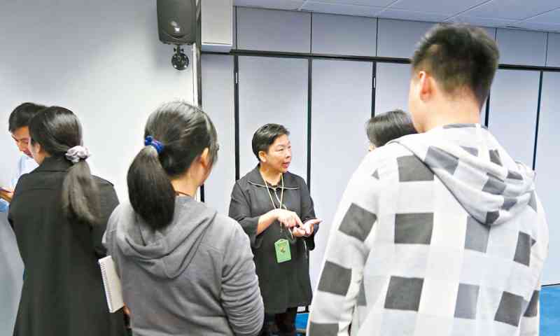 Ms Cho Mei-ying shares her work experience with colleagues