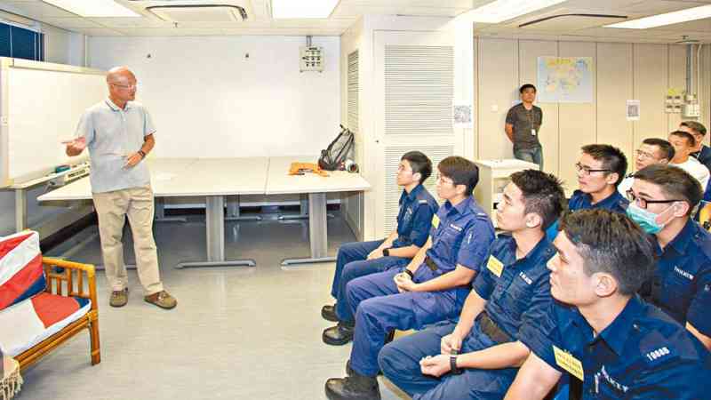 Senior Pilot Shares Experience On Cargo Vessels