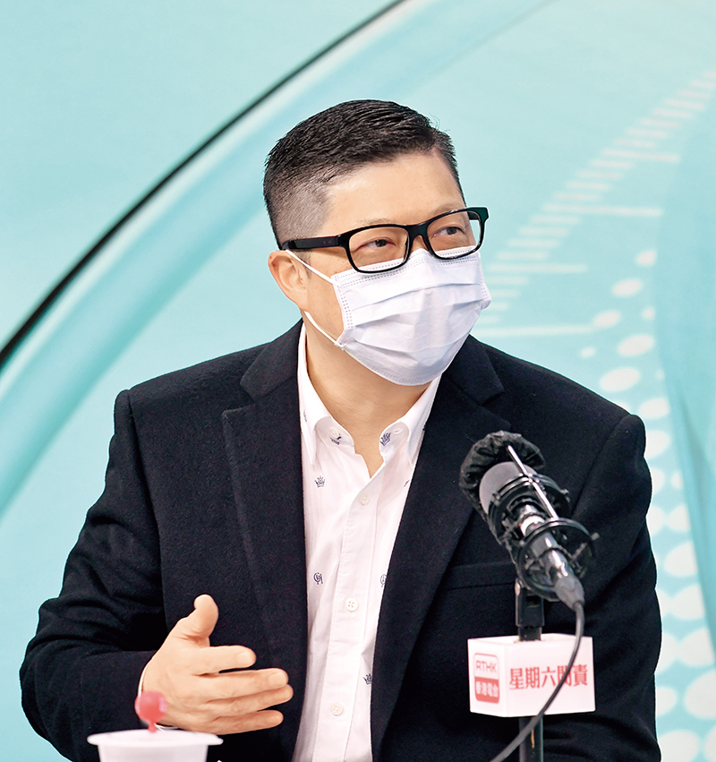 處長鄧炳強出席電台節目，簡述香港整體治安情況。