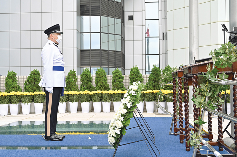 Commandant of the Hong Kong Auxiliary Police Force Yang Joe-tsi pays tribute in front of the Books of Remembrance in which the names of fallen officers are inscribed.