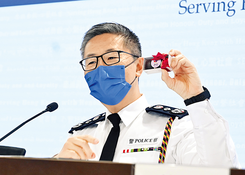 Commissioner Siu Chak-yee introduces the chocolates that disseminate anti-deception message.