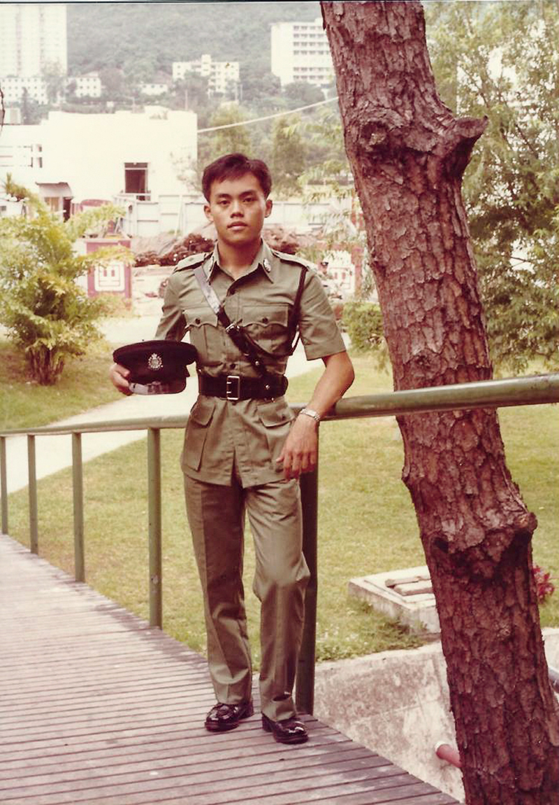 袁Sir於1986年加入警隊，結業後任職督察。