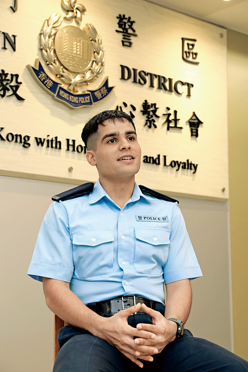 作為非華裔警員，Simon感受到自己除了要捍衛法紀外，亦肩負着推動共融的使命。